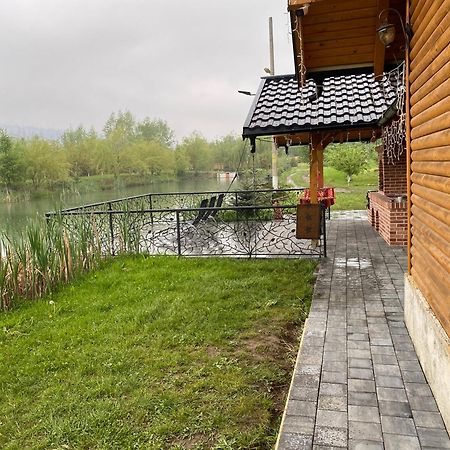 Moonlake Chalet Gainesti Екстериор снимка