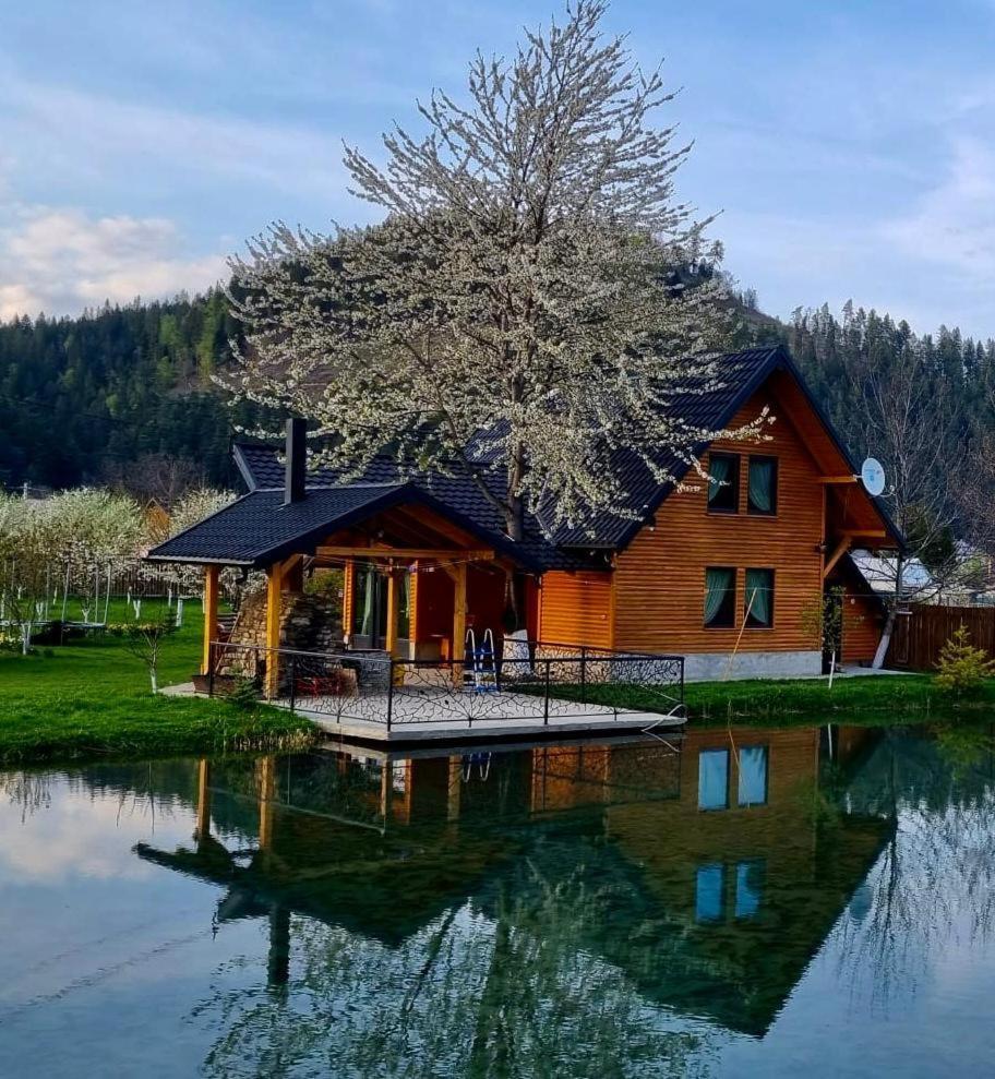 Moonlake Chalet Gainesti Екстериор снимка