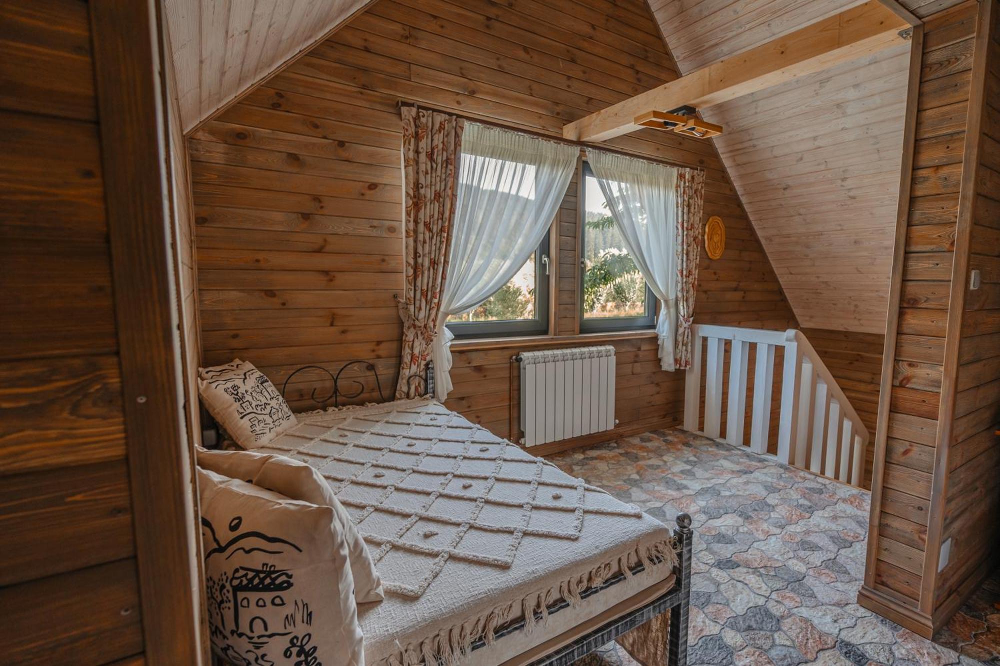 Moonlake Chalet Gainesti Екстериор снимка