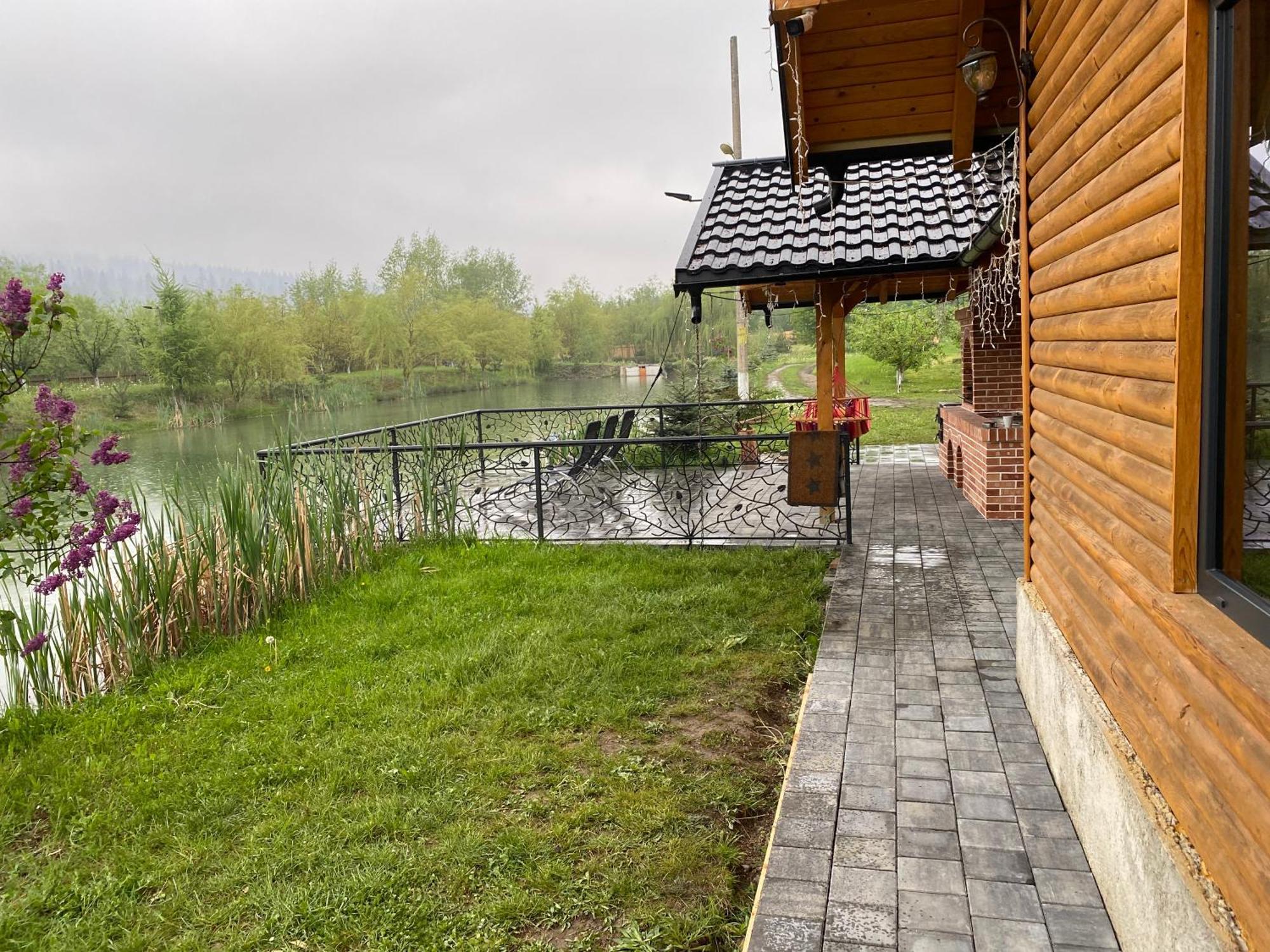 Moonlake Chalet Gainesti Екстериор снимка