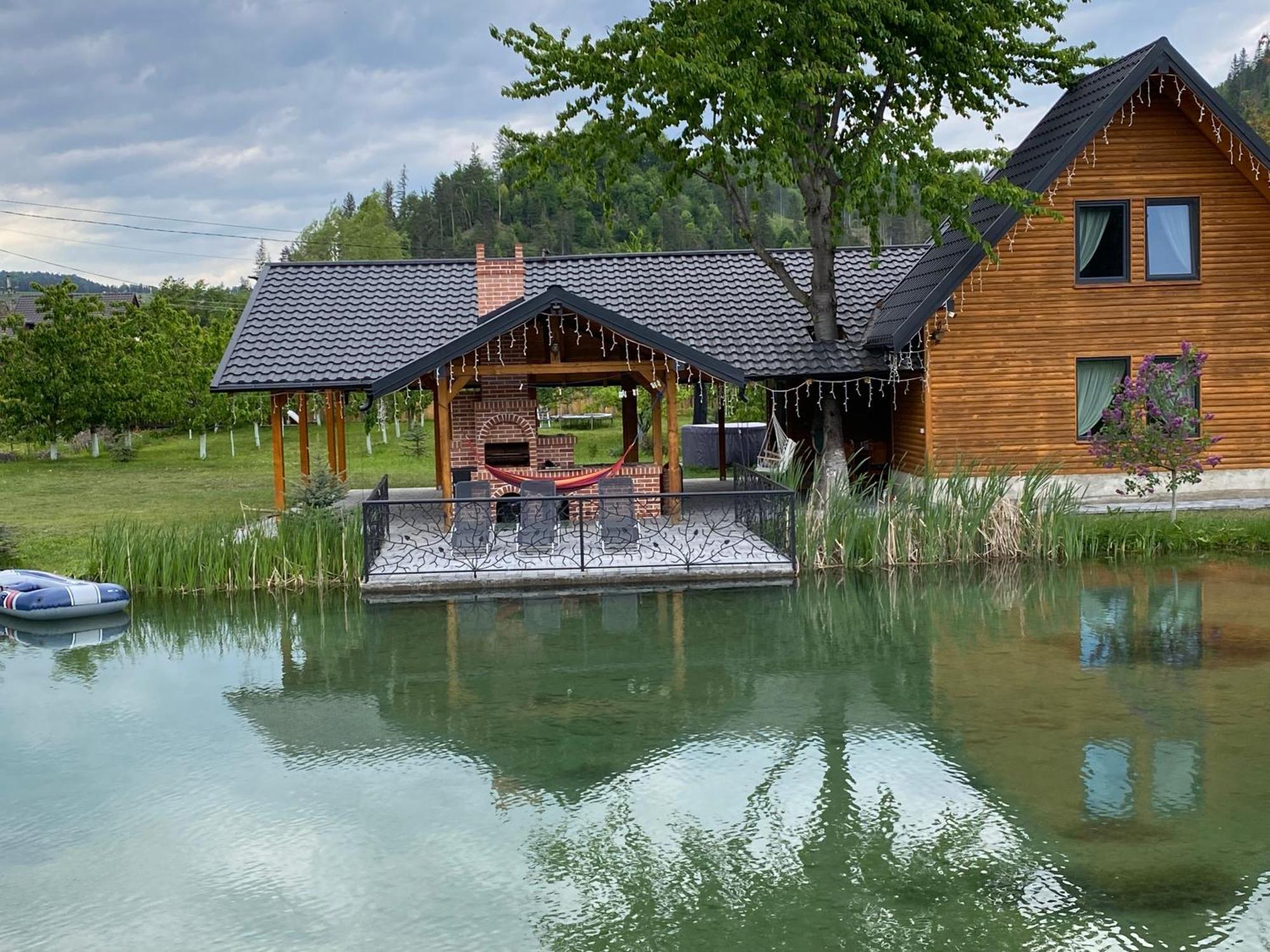 Moonlake Chalet Gainesti Екстериор снимка